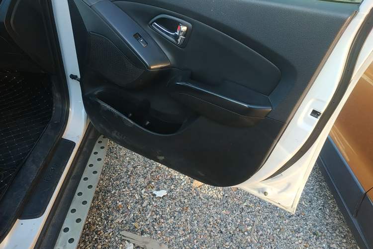 Used Hyundai ix35 2015 2.0L Automatic 2WD Smart Version China V Standard Interior 5