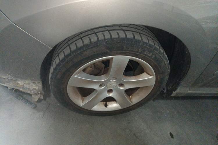 Used Peugeot 408 2013 2.0L Manual Comfort Edition Left Front Wheel Hub