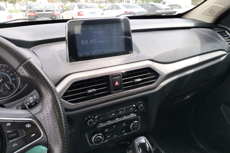 Used Dongfeng Fengon S560 2018 1.8L CVT Elite Model 7 Seats