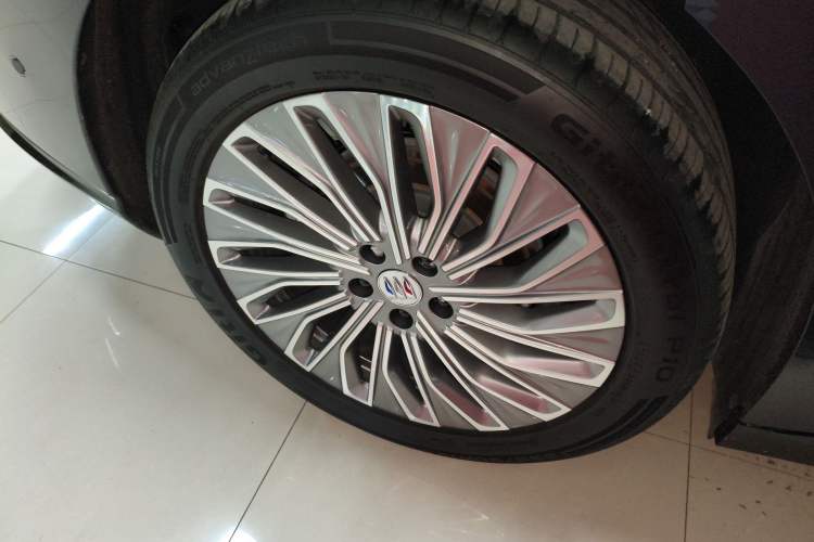 Used Buick L7 2025 Model Aivia Right Rear Wheel Hub