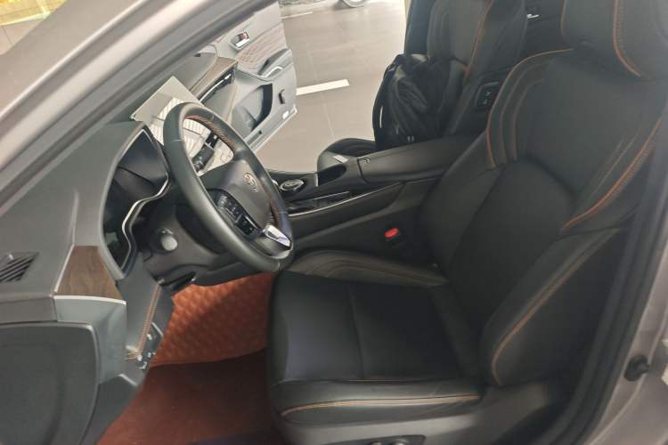 Used Toyota Avalon 2024 2.0L Premium Edition Left Front Seat