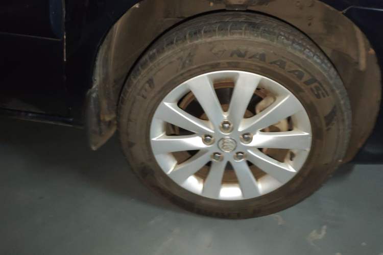 Used Buick GL8 2014 2.4L Classic Edition Right Front Wheel Hub