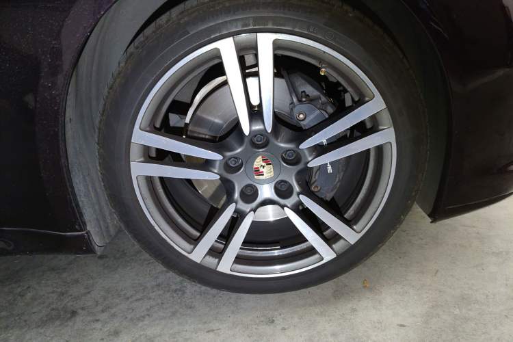 Used Porsche Panamera 2010 Panamera 4 3.6L Right Front Wheel Hub
