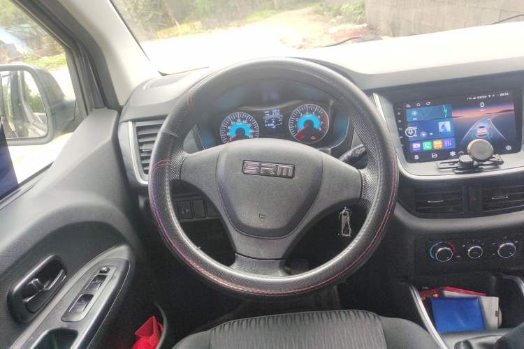 Used Jinbei Gold Hiace M Classic 2023 1.5L Engineering Lion Passenger Vehicle 5/6/7 Seats Steering Wheel