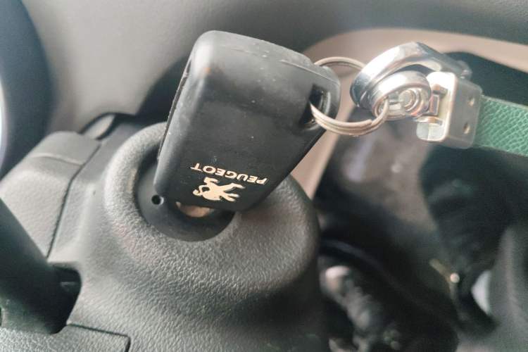 Used Peugeot 408 2013 2.0L Automatic Comfort Edition Vehicle Key