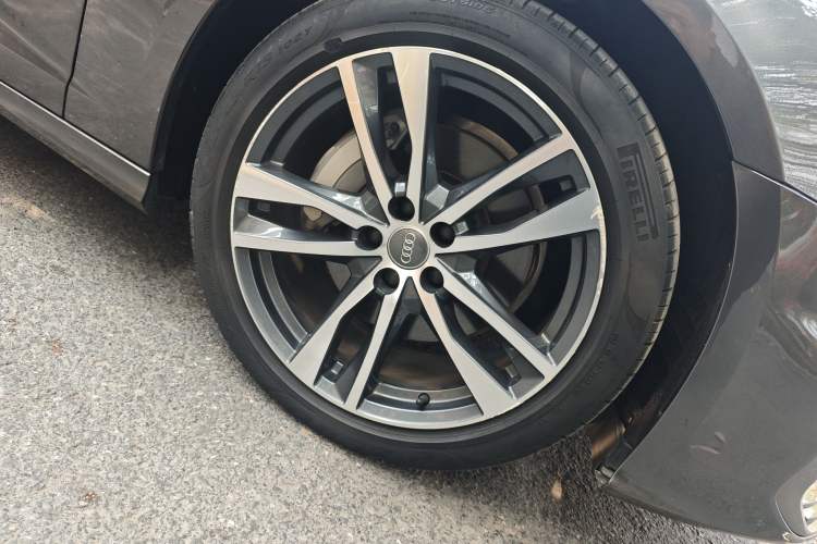 Used Audi A6L 2021 40 TFSI Luxury Dynamic Edition Right Front Wheel Hub