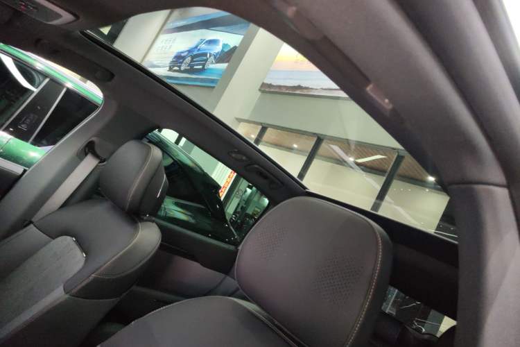 Used Zeekr 7X 2025 100 kWh Long-Range Rear-Wheel Drive with Intelligent Driving Features