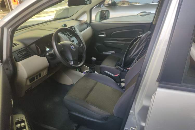 Used Venucia R50 2013 1.6L Manual Fashion Edition