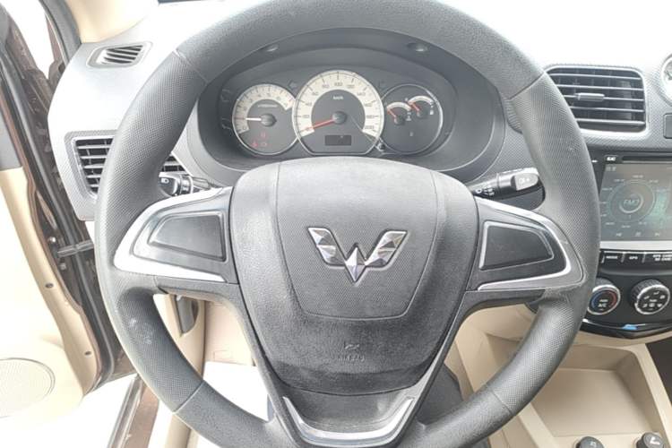 Used Wuling Hongguang 2013 1.2L S Comfort Model China IV Standard