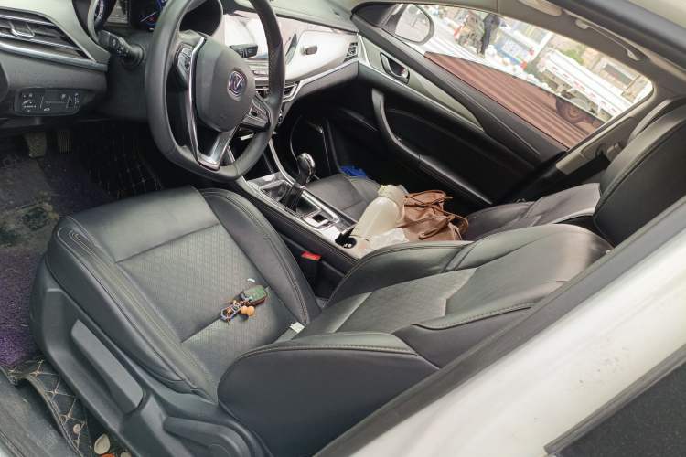 Used Changan Eado 2018 High-Energy Edition 1.6L GDI Manual Pioneer Model China V Standard
