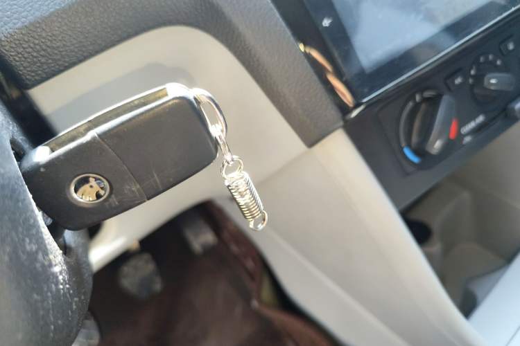 Used Skoda Rapid 2016 1.4L Manual Front-Wheel Drive Model Vehicle Key