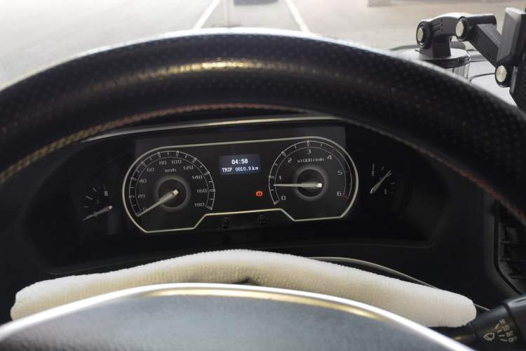 Used SAIC MAXUS Xintu V80 2021 2.0T PLUS Manual City Edition Short Wheelbase Ultra-Low Roof—7/8/9-Seater Instrument Cluster