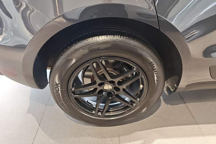 Used Porsche Macan 2018 Macan 2.0T Right Rear Wheel Hub