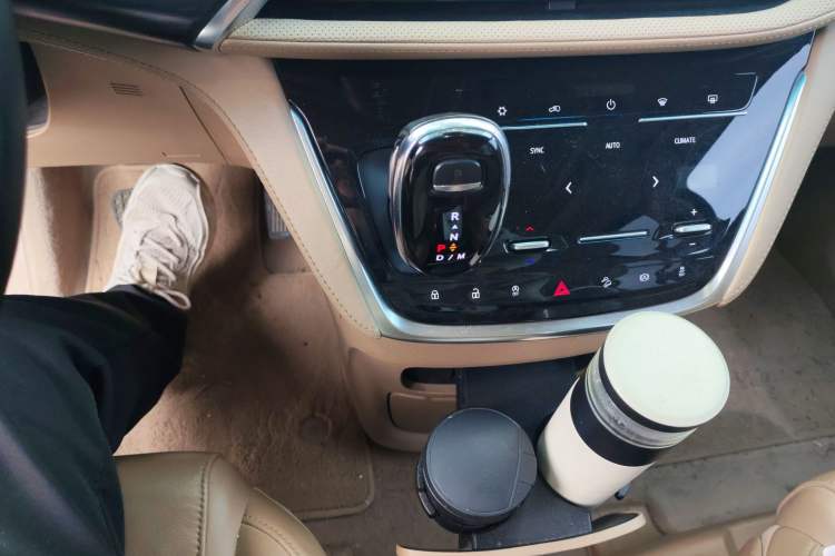 Used Buick GL8 2020 ES Land Cruiser 653T Luxury Edition Gear Lever