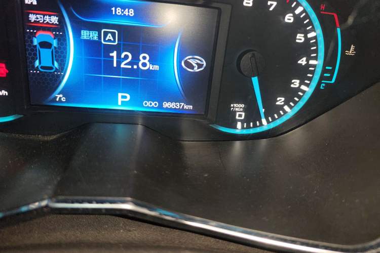 Used Soueast DX7 2017 1.5T Automatic White Rider Trim Odometer Close Up