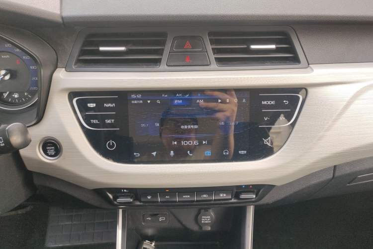 Used Geely Auto Vision X3 2020 1.5L CVT Luxury Model Audio And AC Panel