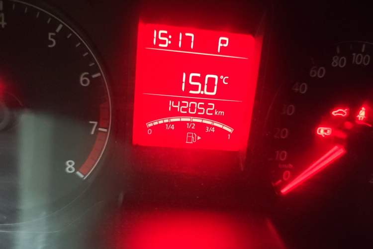 Used Volkswagen Jetta 2015 Value Edition 1.6L Automatic Fashion Version Odometer Close Up