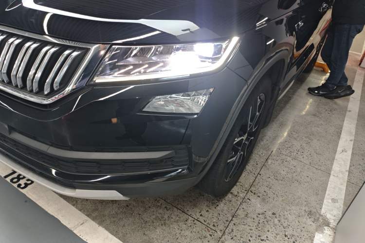 Used Skoda Kodiaq 2017 TSI330 7-Seater Two-Wheel-Drive Luxury Edition Left Front Headlight