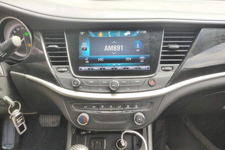 Used Buick Verano 2017 Sedan 20T Dual-Clutch Leading Model Audio And AC Panel