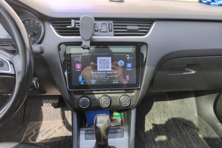 Used Skoda Octavia 2017 1.6L Automatic Smart Drive Edition Audio And AC Panel