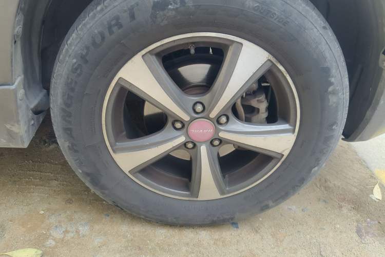 Used Haval H6 2013 Upgraded Model 2.4L Automatic Two-Wheel Drive Elite Version
