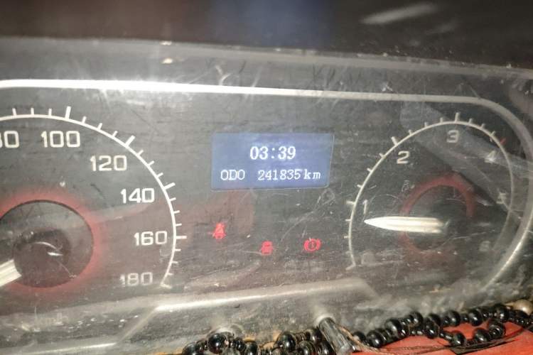 Used SAIC MAXUS Xintu V80 2017 2.5T 5-Speed Manual Aoyuntong National V Short Wheelbase Mid-Roof 5/6/10-Seater
