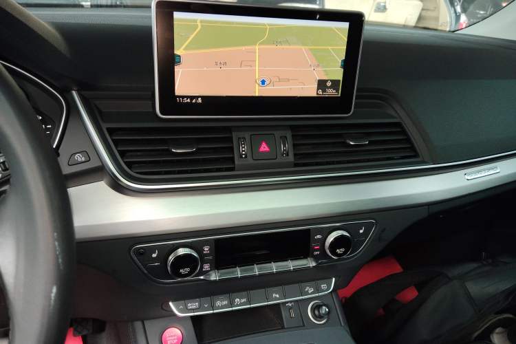 Used Audi Q5L 2018 40 TFSI Prestige Fashion Edition China V Audio And AC Panel