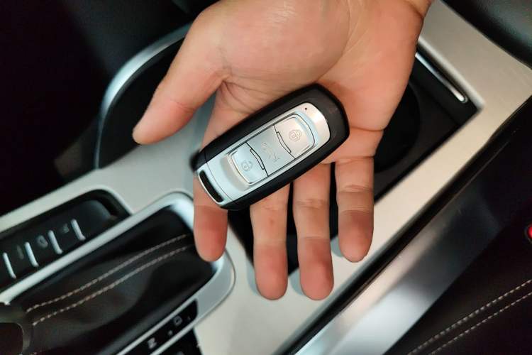 Used Geely Auto Emgrand X7 Sport 2018 1.8TD Automatic Two-Wheel Drive Smart Connect 4G Internet Edition