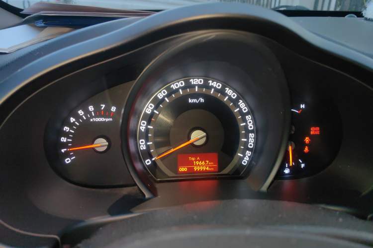 Used Kia Sportage R 2011 2.0L Manual Two-Wheel Drive GL Trim Instrument Cluster
