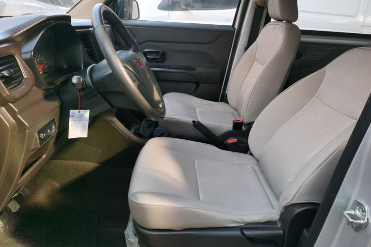 Used Wuling Hongguang V 2022 1.5L Jingqu Version Hydraulic Power Steering LAR