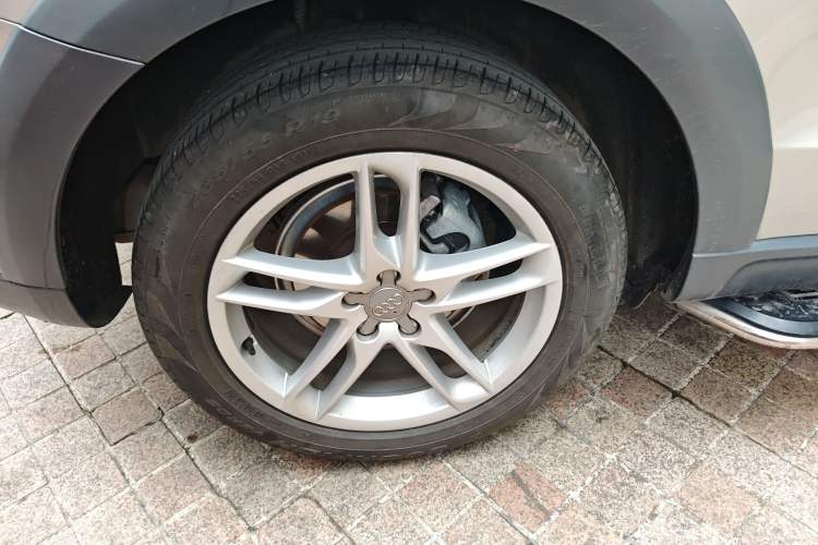 Used Audi Q5 2017 Plus 40 TFSI Technology Model Right Front Wheel Hub