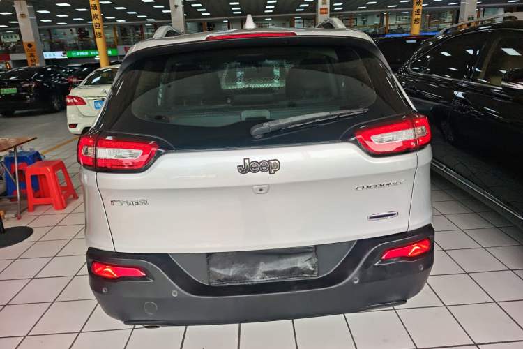 Used Jeep Cherokee 2017 2.0L Superior Edition Rear