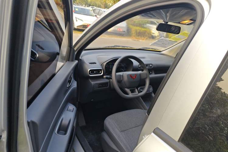 Used Wuling Hongguang New Energy 2024 All-Electric Model 300KM Practical Version