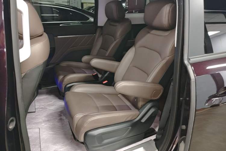 Used Wuling Starlight 730 2025 Model Plug-in Hybrid 125km Luxury Edition