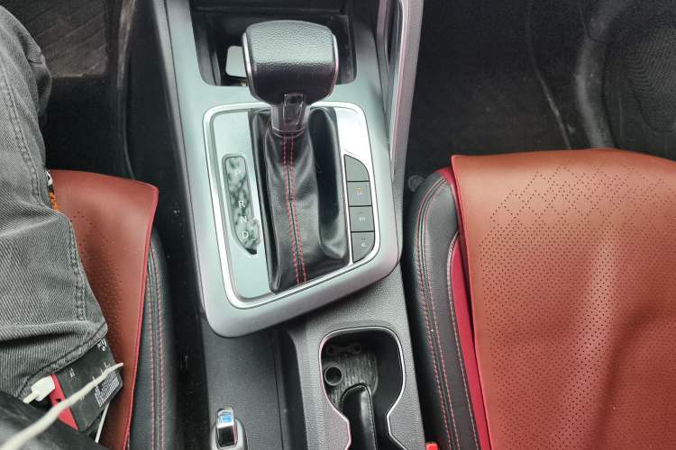 Used SAIC MAXUS T90 2021 2.0T Single-Turbo Automatic All-Wheel Drive High-Ride Elite Version with Extended Cargo Bed
