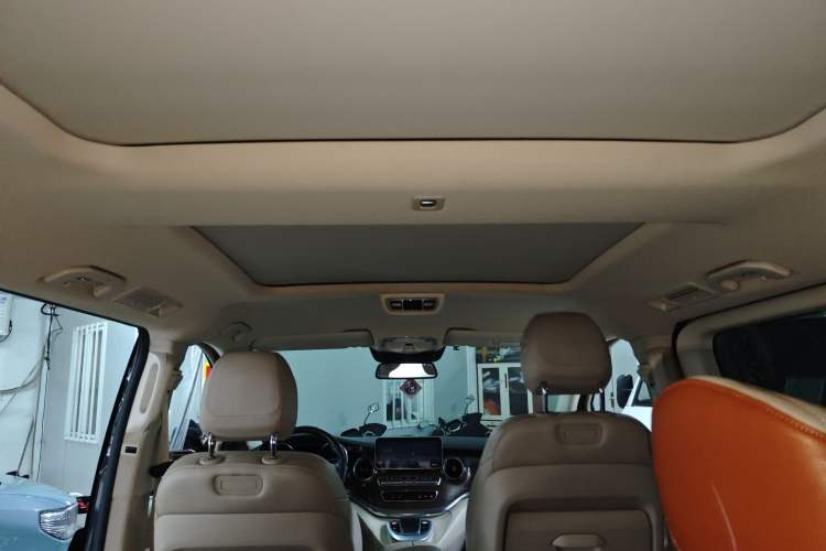 Used Mercedes-Benz V-Class 2021 V 260 Avantgarde Edition Headliner