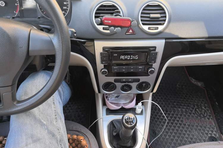 Used Volkswagen Lavida 2013 1.6L Manual Fashion Edition