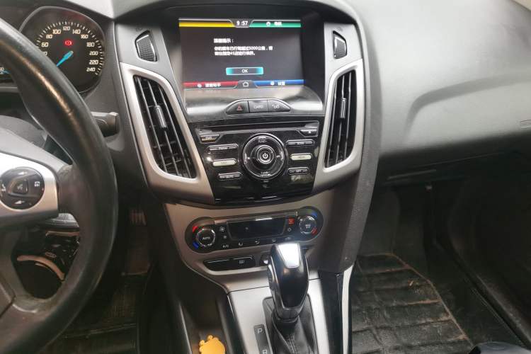 Used Ford Focus 2012 Sedan 1.6L Automatic Fashion Edition
