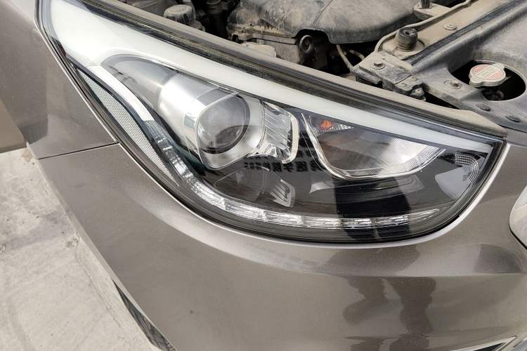 Used Hyundai ix35 2015 2.0L Automatic 2WD Comfort Edition China V Standard Right Front Headlight