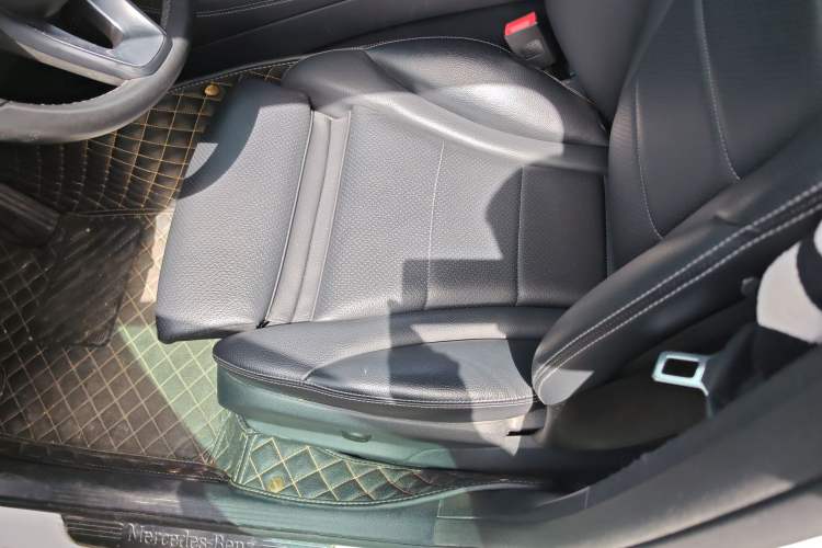 Used Mercedes-Benz GLC 2018 GLC 260 4MATIC Luxury Model
