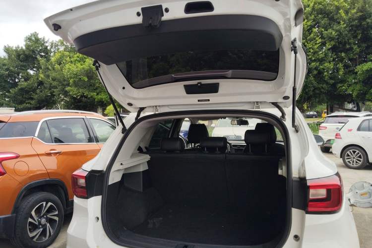 Used MG ZS 2018 1.5L Automatic Luxury Edition China V Standard Trunk