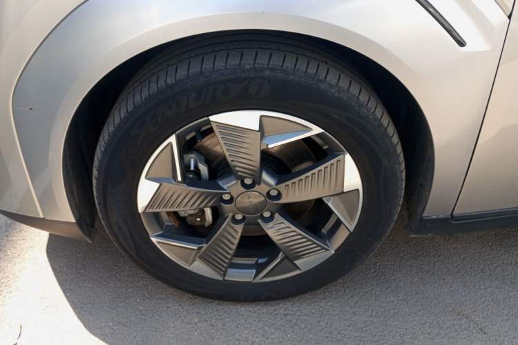 Used AION Y 2022 Plus 80 Enjoy Edition Left Front Wheel Hub