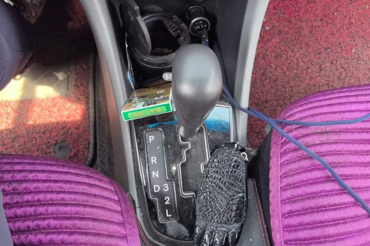 Used Hyundai Verna (older generation) 2016 1.4L Automatic Smart GLS Gear Lever