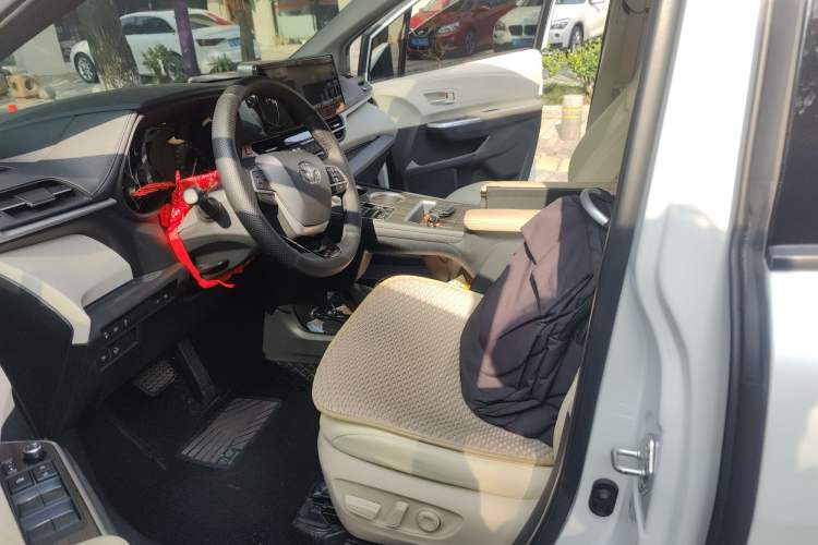Used Toyota SIENNA 2021 2.5L Hybrid Premium Edition