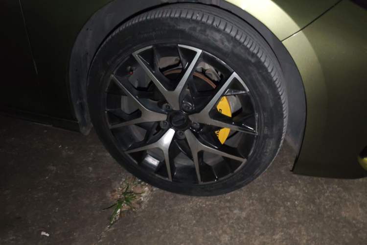 Used GAC Trumpchi EMPOW 2021 270T DCT J15 Version Right Front Wheel Hub