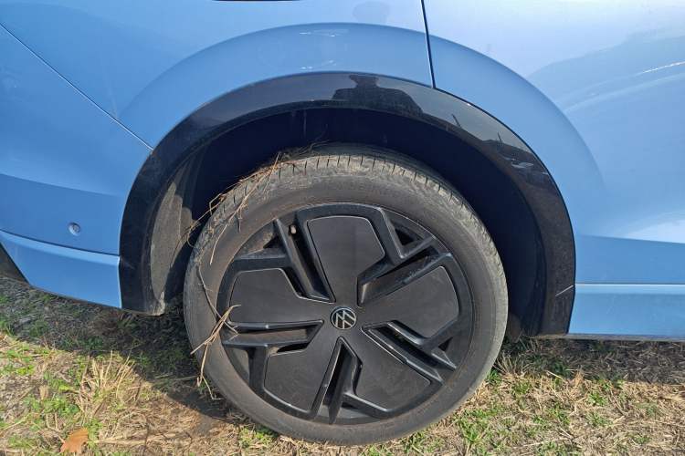 Used Volkswagen Tiguan L 2024 PRO 380TSI Four-Wheel Drive R-Line Prestige Edition Right Rear Wheel Hub