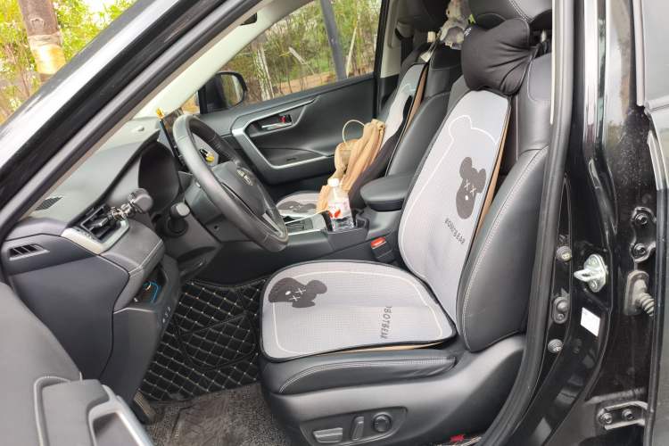 Used Toyota RAV4 2023 2.0L CVT Two-Wheel Drive Fashion Plus Edition Left Front Seat