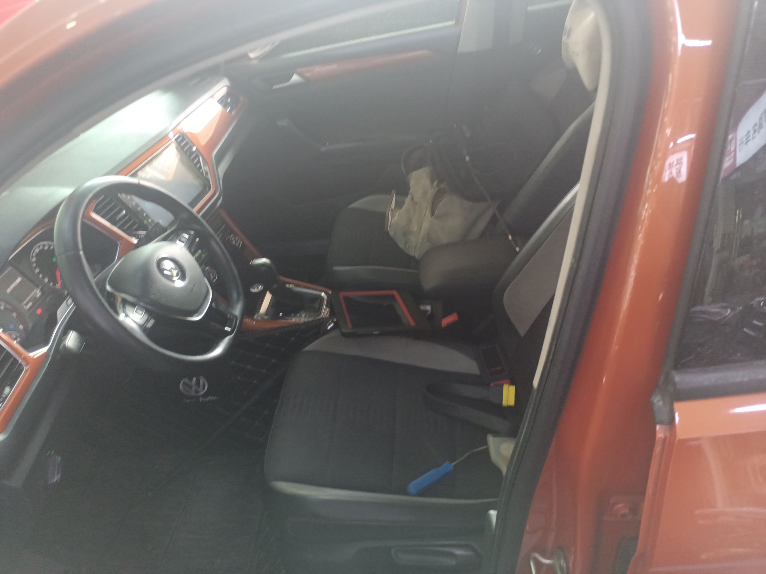 Переднее сиденье в автомобиле