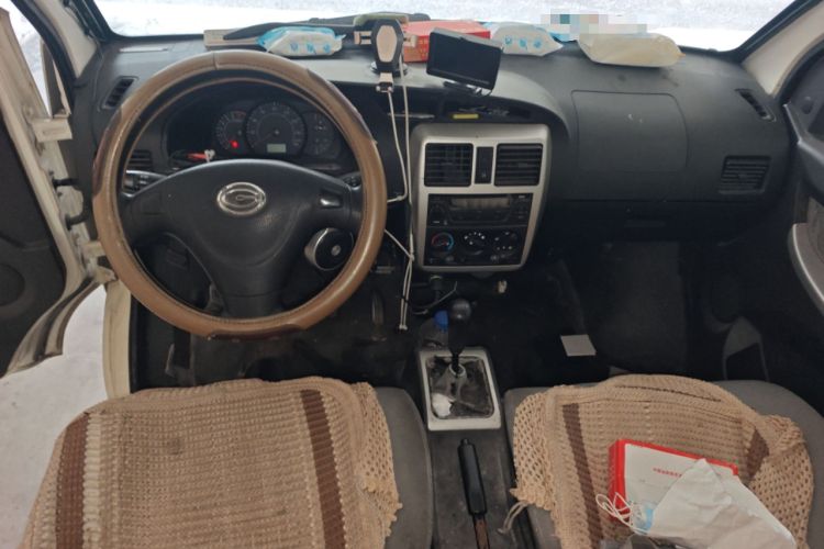 Used GAC Gonow Xingwang CL 2014 1.2L Luxury Edition GA4G12 Center Console