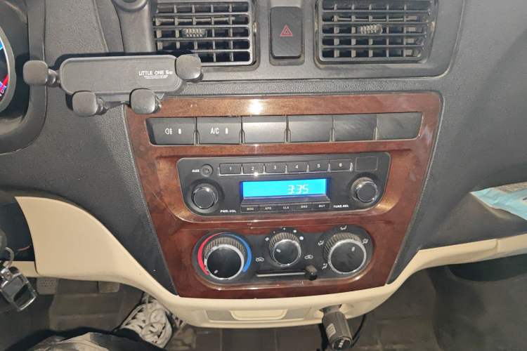 Used CHANGAN KAICHENG Ruixing M80 2019 1.5L Comfort Version 2-Seater Single-Steaming Air-Conditioned China VI Standard Flat Roof Side-Hinged Doors – DAM15KR Audio And AC Panel